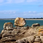 Rocher érodé en bord de mer