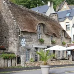 Pont-Aven : hôtel avec toit en chaume
