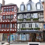 Magasins et architecture ancienne.